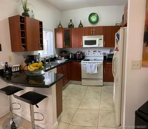 18119 NW 74th Ct, Hialeah FL 33015