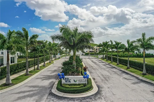 10362 NW 67th Ter, Doral FL 33178