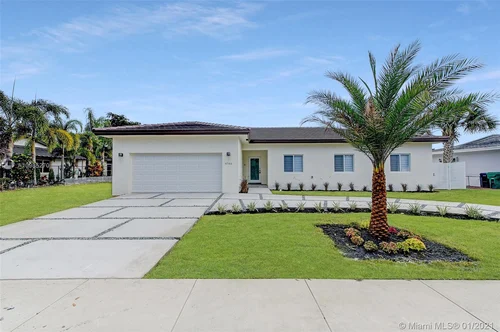 9740 W Palmetto Club Ln, Miami FL 33157