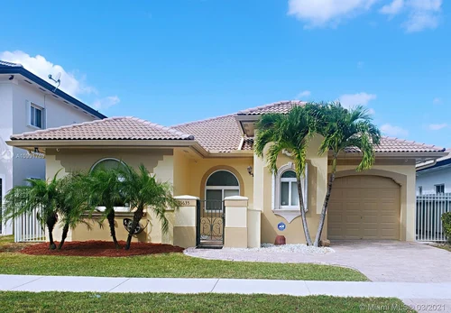 15635 SW 14th St, Miami FL 33194