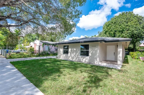1035 NW 48th St, Miami FL 33127