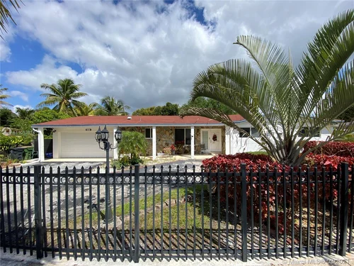 455 NW 121st St, North Miami FL 33168