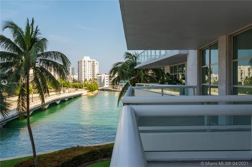 10 Venetian Way # 303, Miami Beach FL 33139