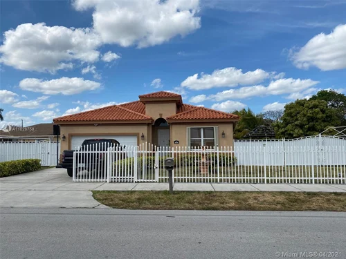 4450 NW 156th St, Miami Gardens FL 33054