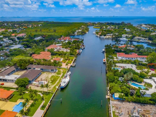 390 Casuarina Concourse, Coral Gables FL 33143