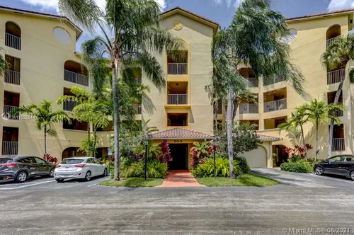 500 Uno Lago Drive # 102, Juno Beach FL 33408