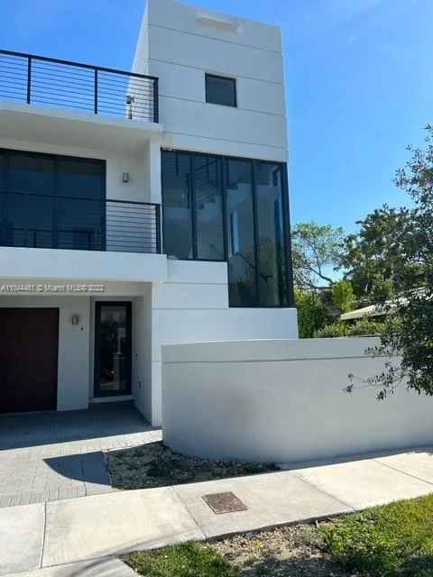 1794 SW 9th St # B, Miami FL 33135