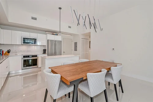 2960 NE 207th St # 515, Aventura FL 33180