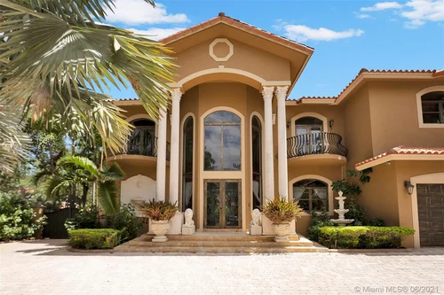 8200 NW 163rd St, Miami Lakes FL 33016
