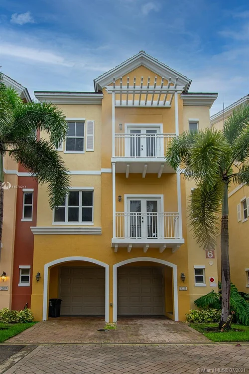 2317 Vintage Dr, Lighthouse Point FL 33064