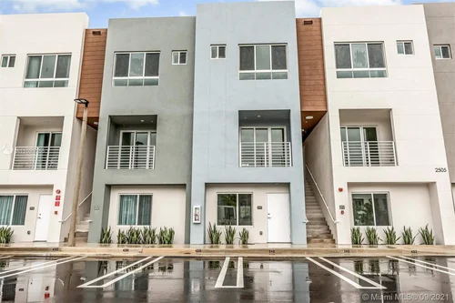 2555 NE 193rd ST # 2104, Miami FL 33180