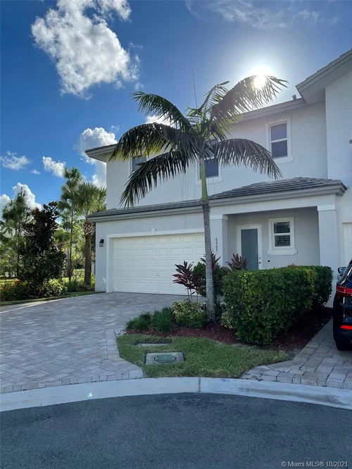 6985 Pines Cir, Coconut Creek FL 33073