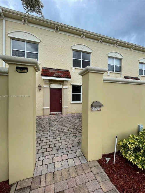 2598 Bella vista Dr # 2598, Davenport FL 33897