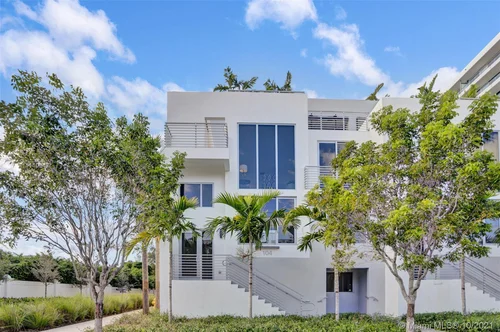 2960 NE 207th St # 104, Aventura FL 33180