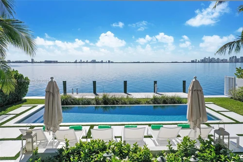 1560 S Treasure Dr, North Bay Village FL 33141