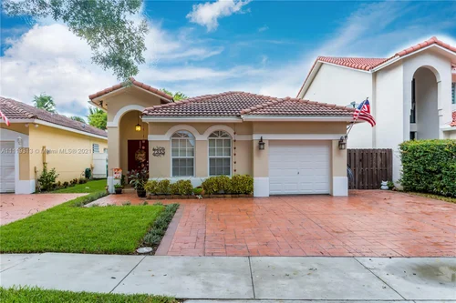 7355 Coldstream Dr, Hialeah FL 33015