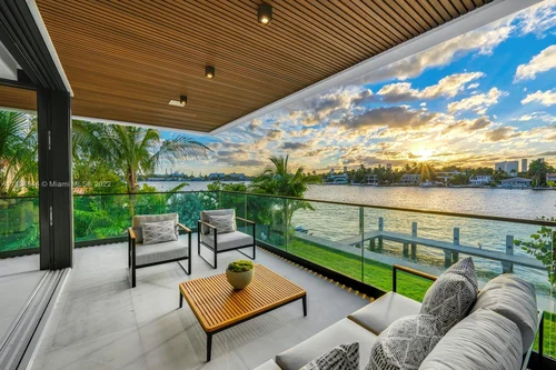 40 W Rivo Alto Dr, Miami Beach FL 33139