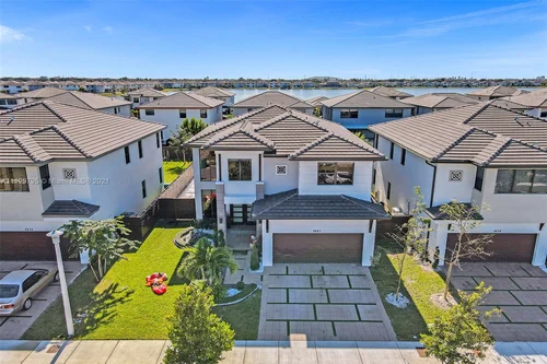 8842 NW 161st Ter, Miami Lakes FL 33018