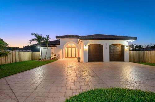 15750 SW 90th Ave, Palmetto Bay FL 33157