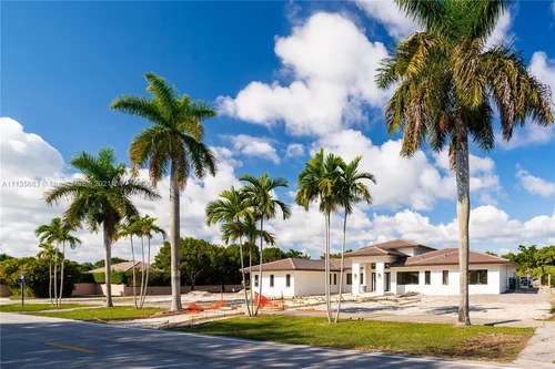 8275 SW 184th St, Palmetto Bay FL 33157