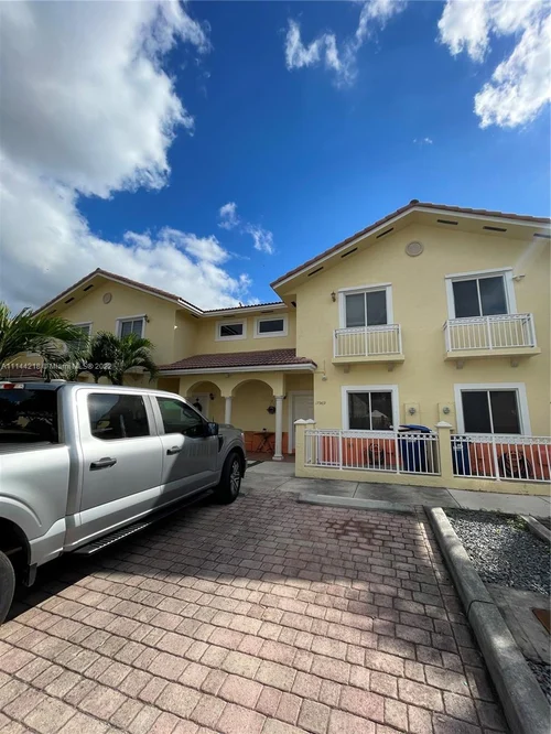 17969 NW 74th Path, Hialeah FL 33015