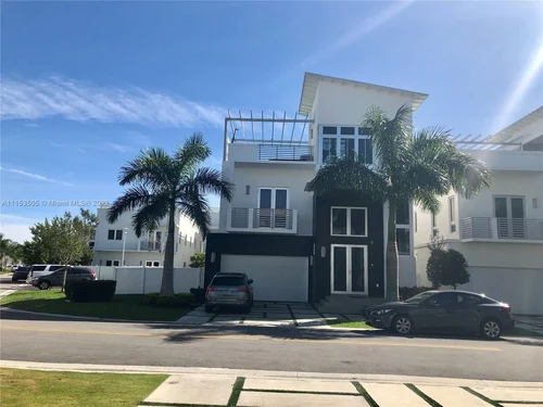 3453 NW 84th Ct, Doral FL 33122