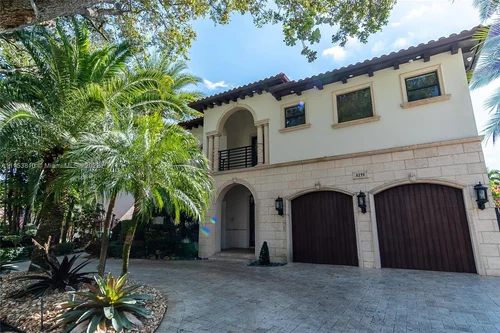8290 NW 167th Ter, Miami Lakes FL 33016