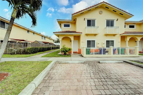 17845 NW 74th Ct, Hialeah FL 33015