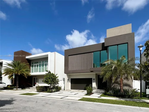 10547 NW 68th Ter, Doral FL 33178