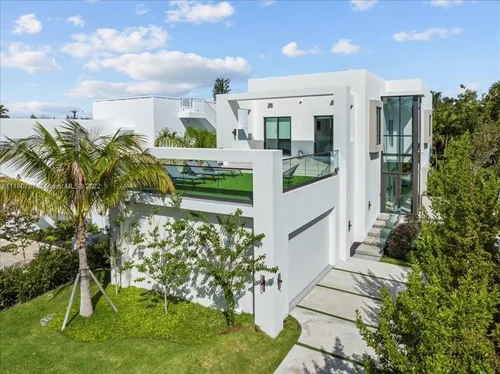 1311 Bay Dr, Miami Beach FL 33141