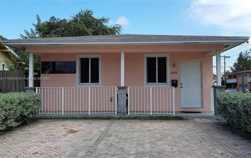 1570 SW 3rd St, Miami FL 33135