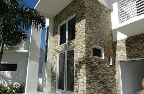 8475 NW 34th Dr, Doral FL 33122