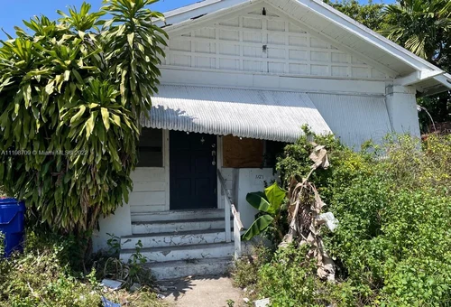 1121 NW 2nd St, Miami FL 33128