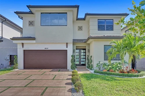 8854 NW 161st Ter, Miami Lakes FL 33018