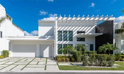 8225 NW 33rd Ter, Doral FL 33122