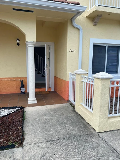 7461 NW 178th St, Hialeah FL 33015