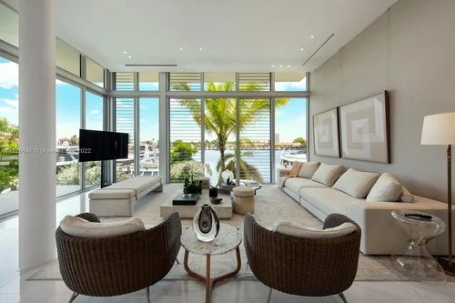 3750 Yacht Club Dr # 1, Aventura FL 33180
