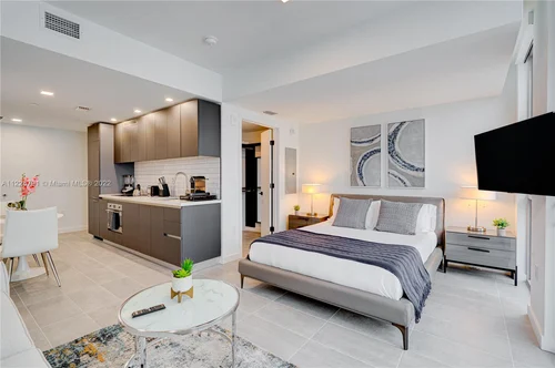 227 NE 2 St # 3013, Miami FL 33179