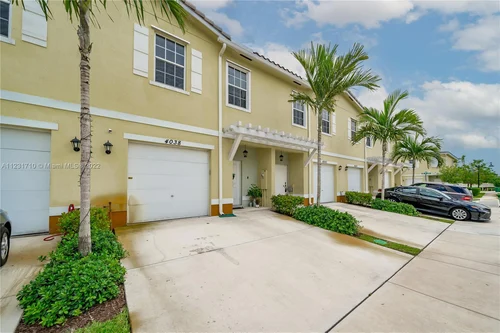 4038 NW 11th St, Lauderhill FL 33313