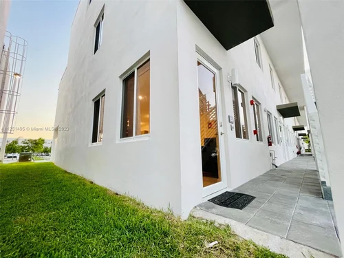 10300 NW 66th St # 101, Doral FL 33178