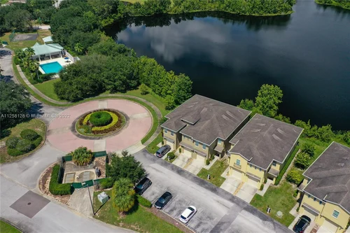 536 Lake Shore Pkwy # 536, Davenport FL 33896