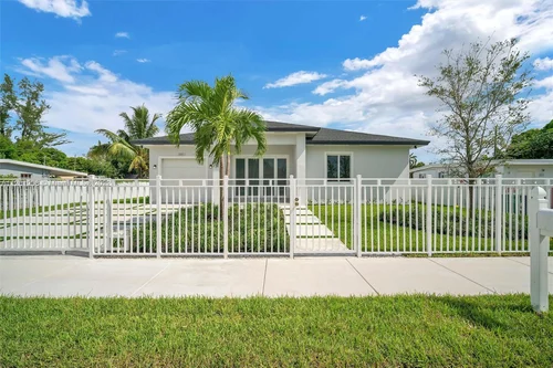 3551 NW 212th St, Miami Gardens FL 33056