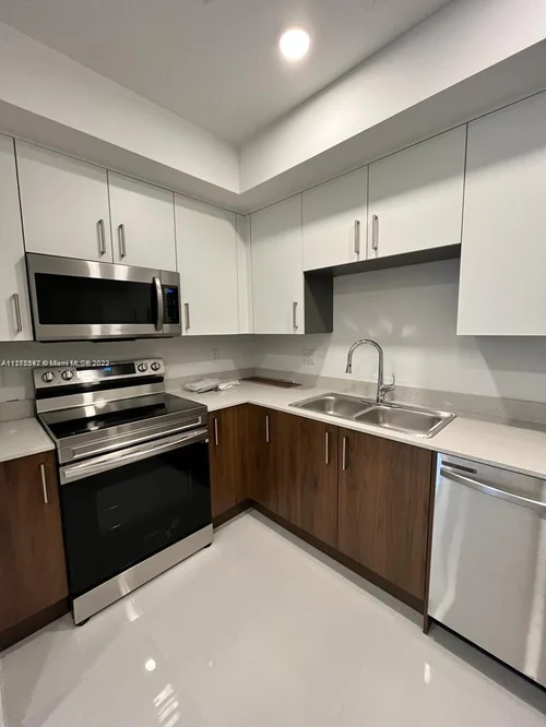 10950 NW 82 # 312, Doral FL 33178