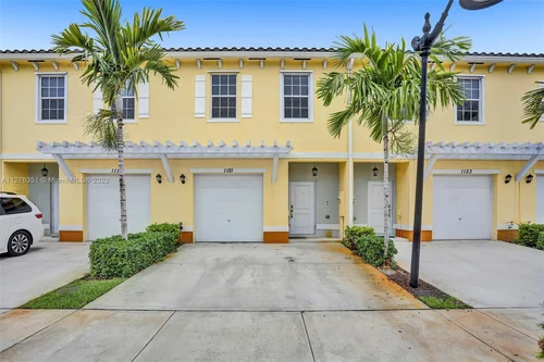 1121 NW 40th Way, Lauderhill FL 33313