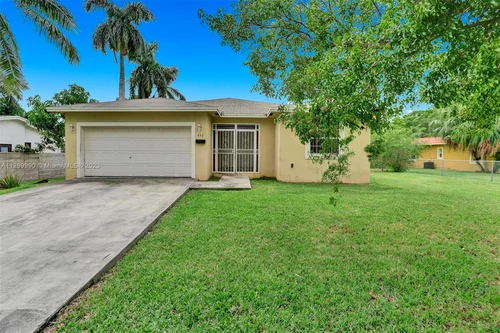 450 NE 145th St, Miami FL 33161