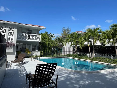 35 Edgewater Dr # 103, Coral Gables FL 33133