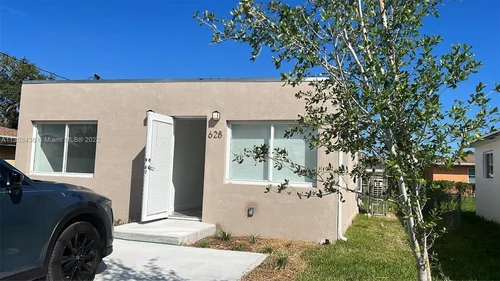 628 NW 5 Ave, Hallandale Beach FL 33009