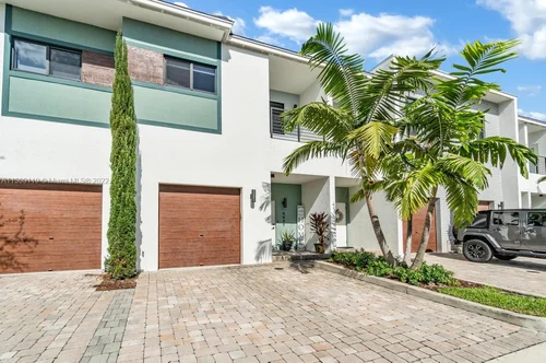 4449 NW 9th St, Plantation FL 33317