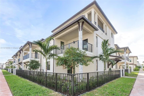 4572 NW 83rd Pkwy, Doral FL 33166