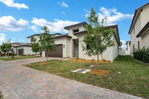 8037 NW 45th St, Doral FL 33166